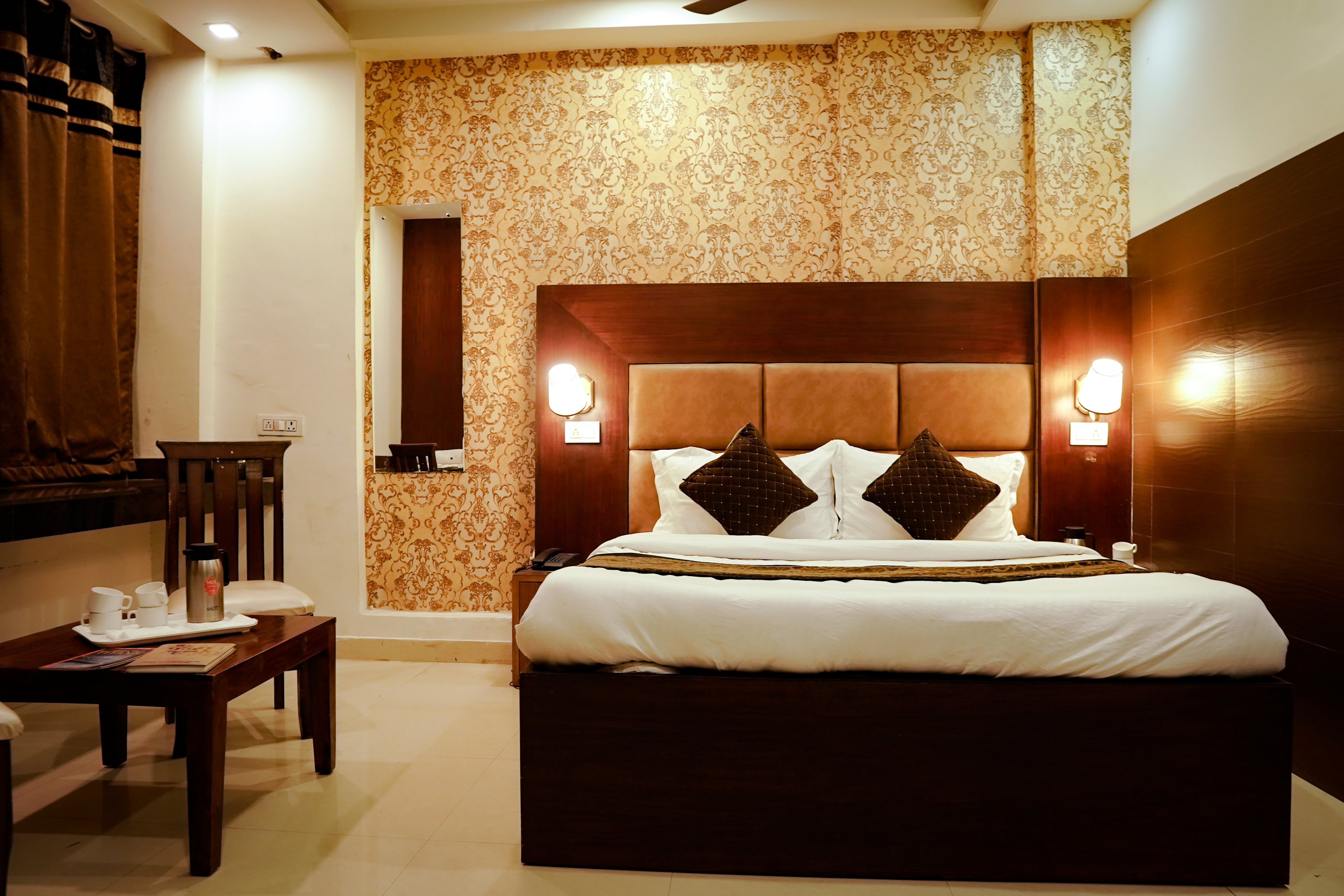 Deluxe Room at Hotel The Black Gold with 32-inch TV and modern comforts